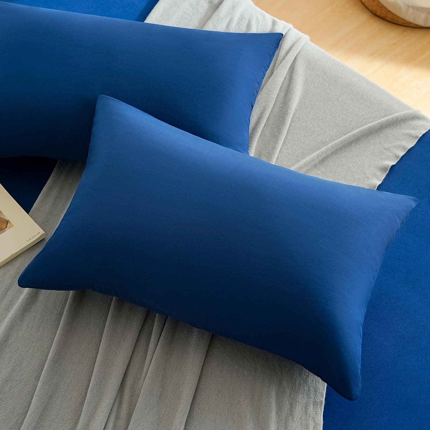 MOHAP Lot de 2- Taies d'oreiller Bleu Foncé 50x70cm Housse d'oreiller avec Une Fermeture Eclair en Microfibre 3