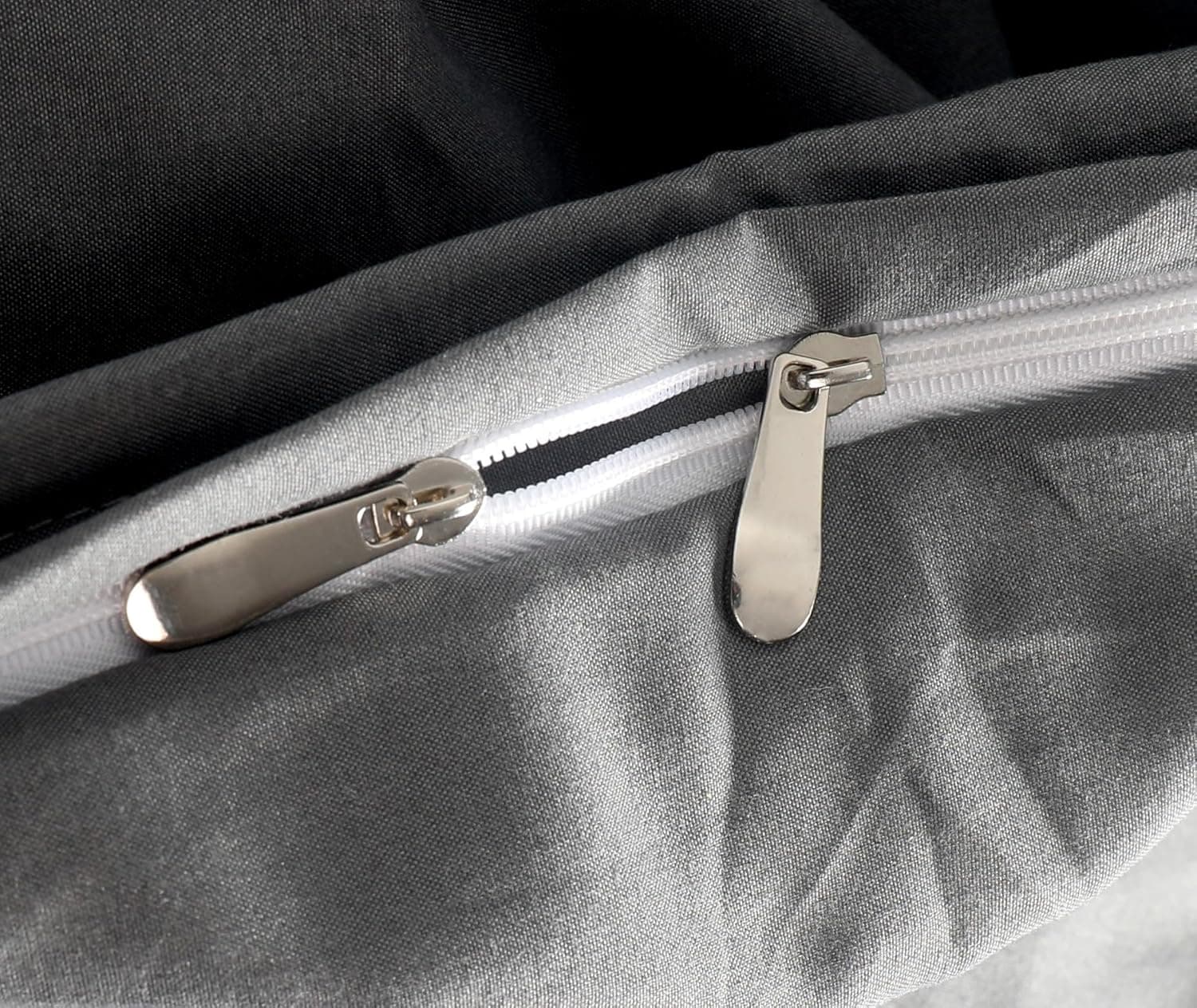 MOHAP Housse de Couette 140x190/200cm+1 Taies d'oreillers 65x65cm Gris Parure de Lit 1 Personnes 100 Fils/cm² en Microfibre avec Fermeture Éclair 4