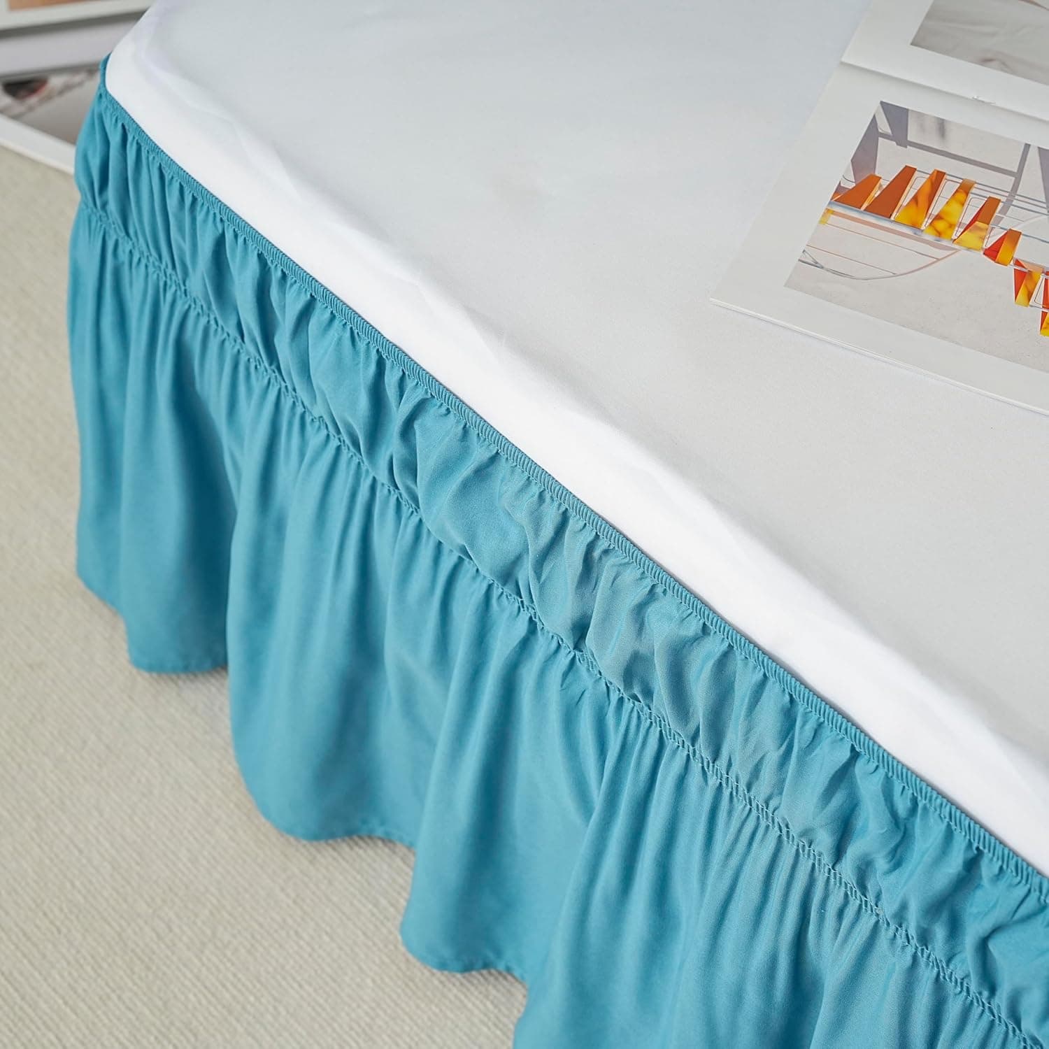 AYASW Cache-sommier pour Grand lit de 35,6 cm de Long, Volants de poussière, Confortable et Doux, en Microfibre brossée, Trois côtés en Tissu à Envelopper avec élastique, sans Housse de lit, Bleu 3