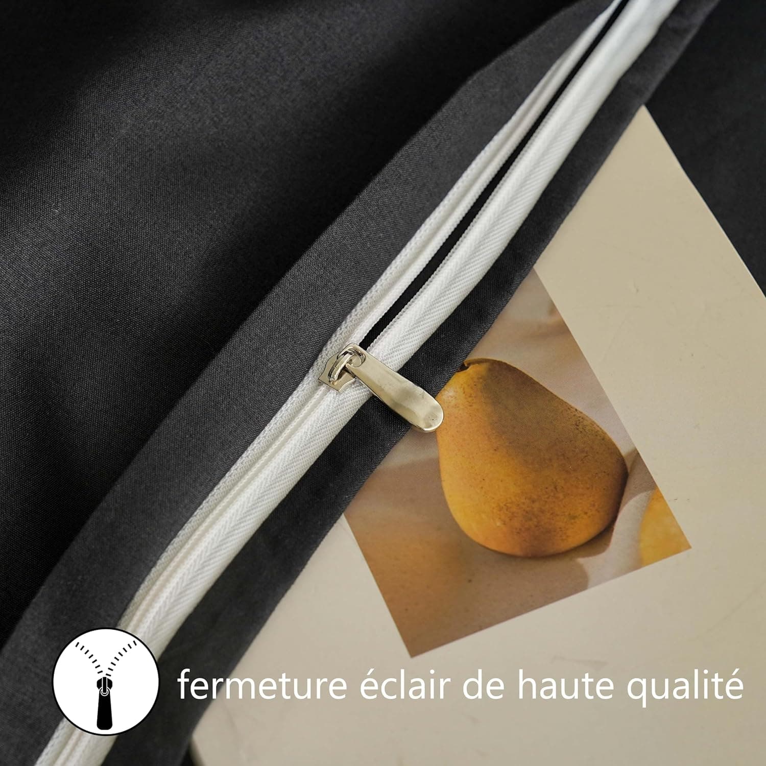 MOHAP Lot de 2- Taies d'oreiller 65x65cm Noir Housse d'oreiller avec Une Fermeture éclair en Microfibre 6