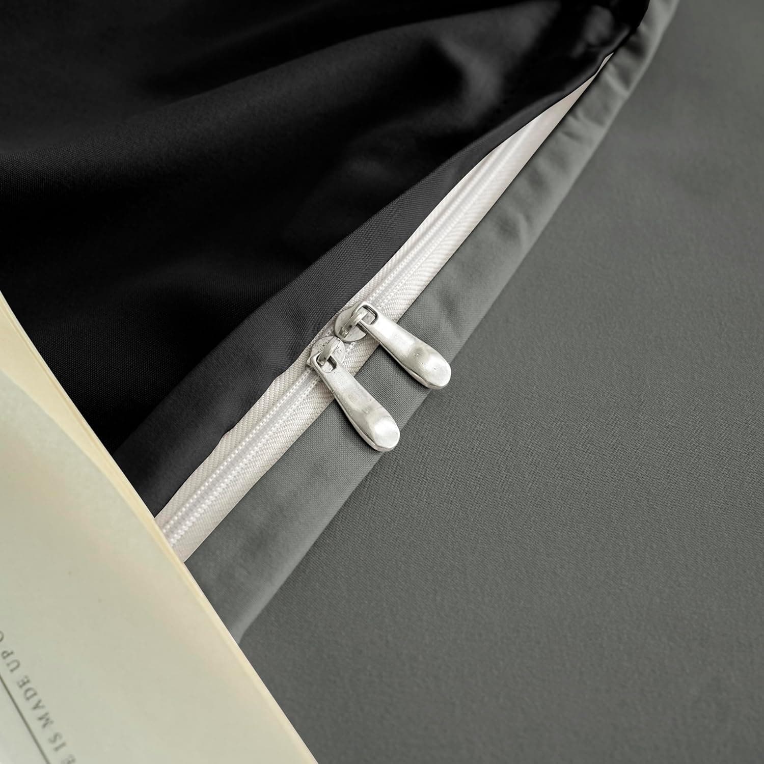 MOHAP Housse de Couette Réversible 220x240 / 65x65x2 cm Noir + Gris Foncé Parure de Lit Bicolore pour 2 Personnes Fermeture Éclair Sets de Housse Couette 6