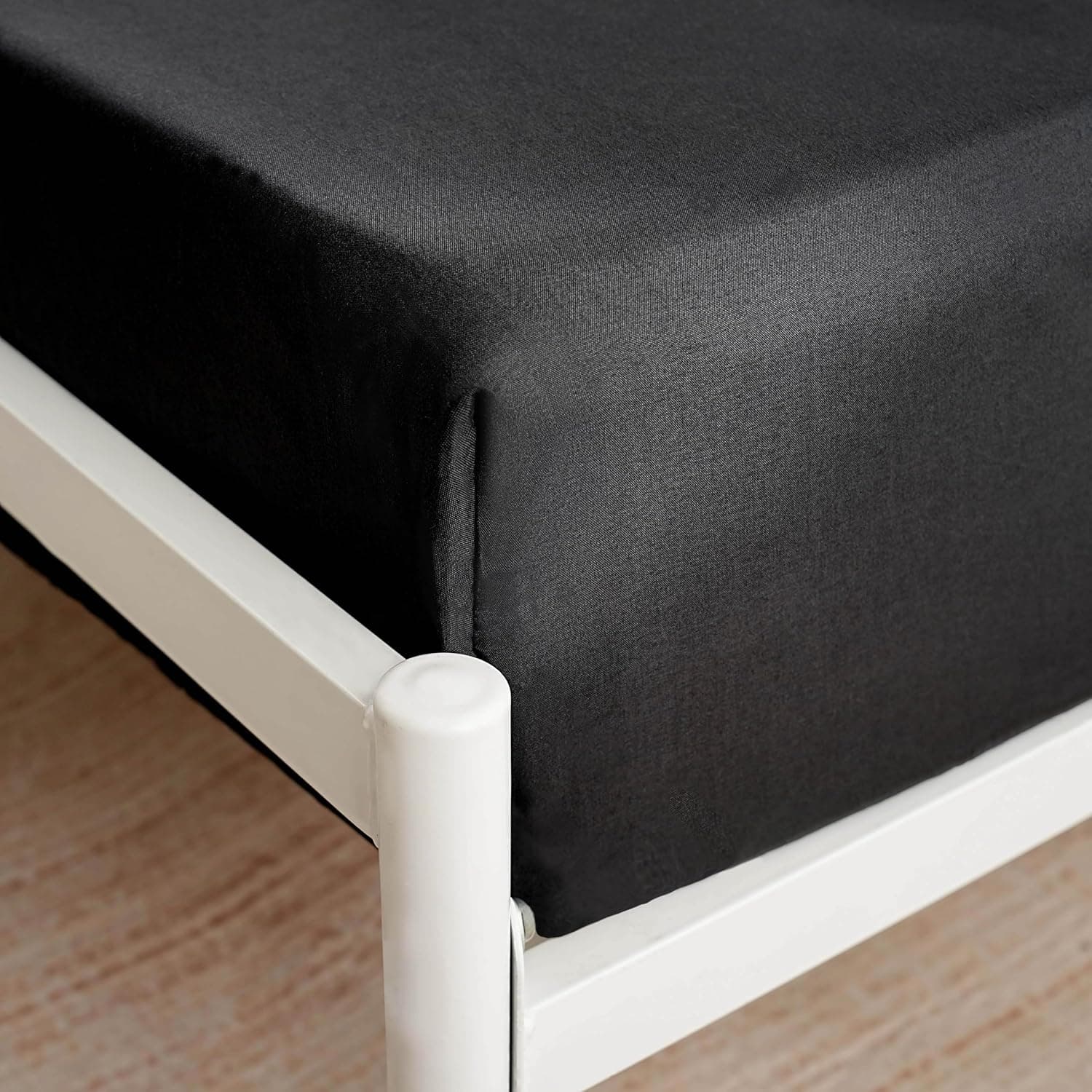 AYASW Fitted Sheet Only Full Size Deep Pocket 16 Inches Soft and Cozy Bed Bottom Sheet 1 Piece 1800 Double Brushed Microfiber Wrinkle Fade Resistant Easy Care Stable Black Holiday Décor