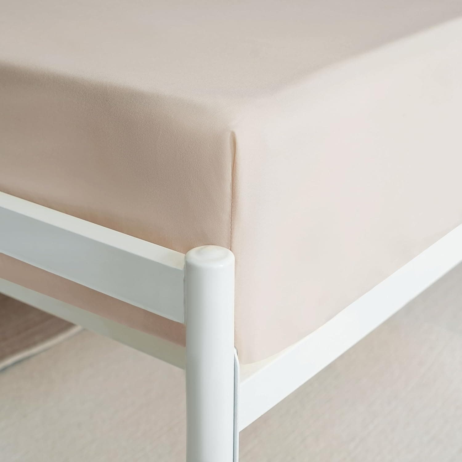 AYASW Fitted Sheet Only Queen Size Deep Pocket Soft Bed Bottom Sheet 1 Piece 1800 Brushed Microfiber Fits 8" to 16" Wrinkle Fade Resistant Easy Care Stable Beige Holiday Décor