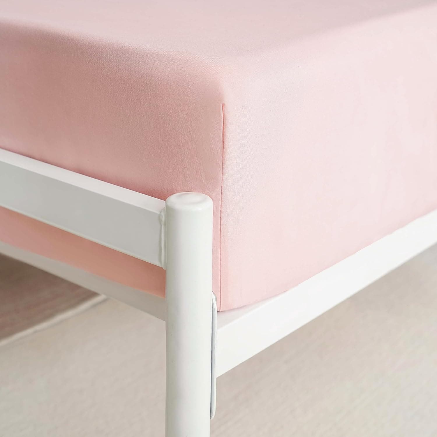 AYASW Fitted Sheet Only Queen Size Deep Pocket 16 Inches Bed Bottom Sheet Premium Soft and Cozy 1800 Brushed Microfiber Wrinkle Fade Resistant Stable Easy Care Pink Holiday Décor