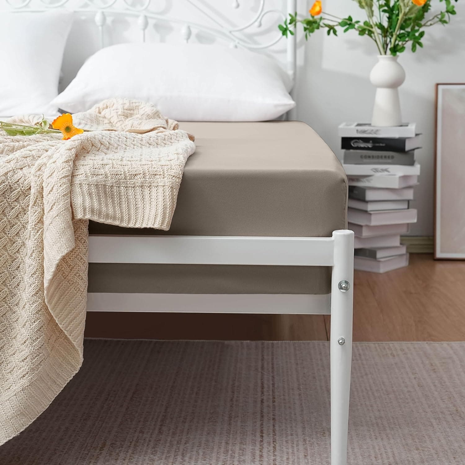 AYASW Fitted Sheet Only Queen Size Deep Pocket Soft Bed Bottom Sheet 1800 Brushed Microfiber Fits 8" to 16" Wrinkle Fade Resistant Breathable Easy Care Stable Khaki Holiday Décor