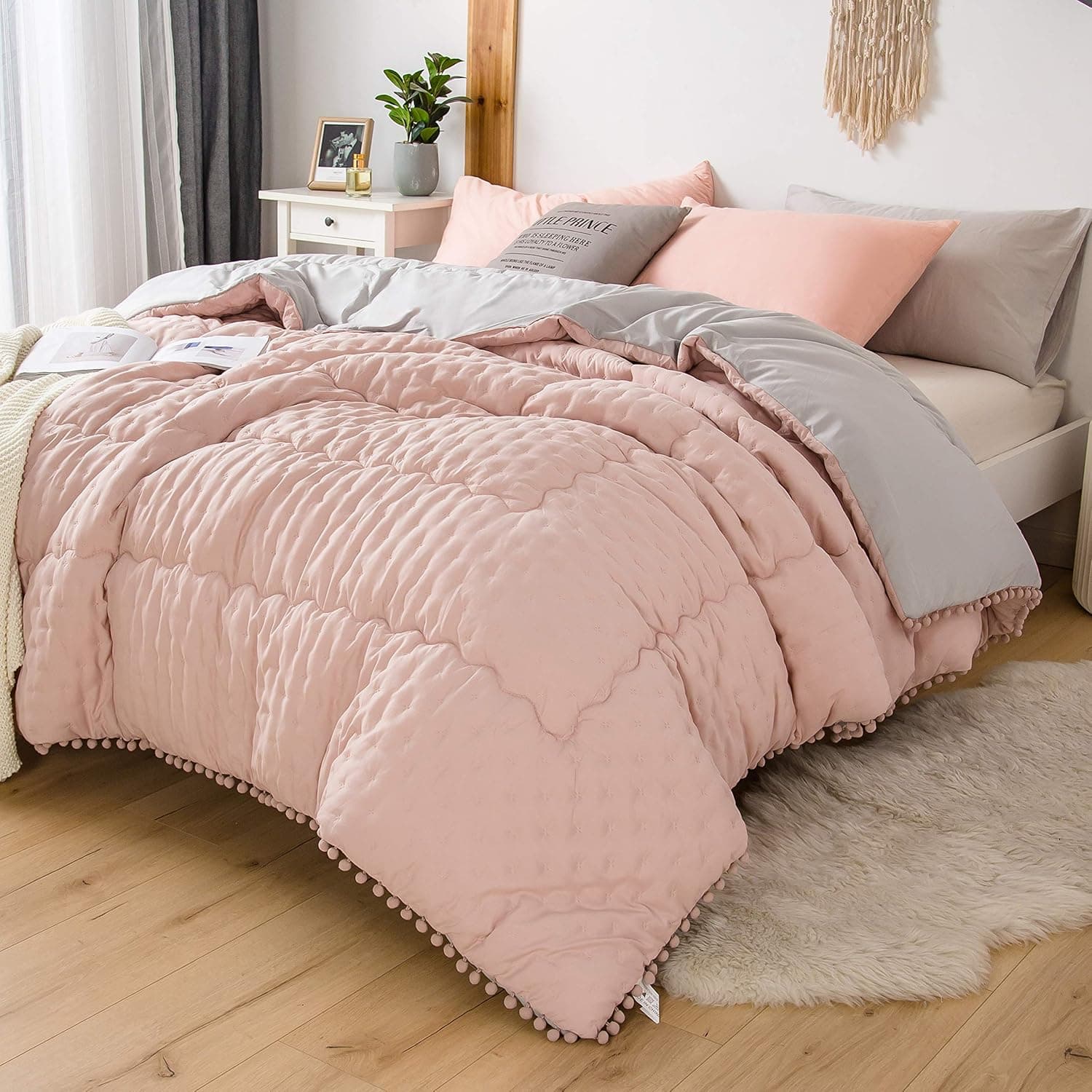 MOHAP Duvet 220 x 240 cm, Cover Made of 50% Cotton, Soft Quilt, Microfibre Quilt with Filling Weight Approx. 2000 g, Ganjahresdecke Duvet, Pink/Grey