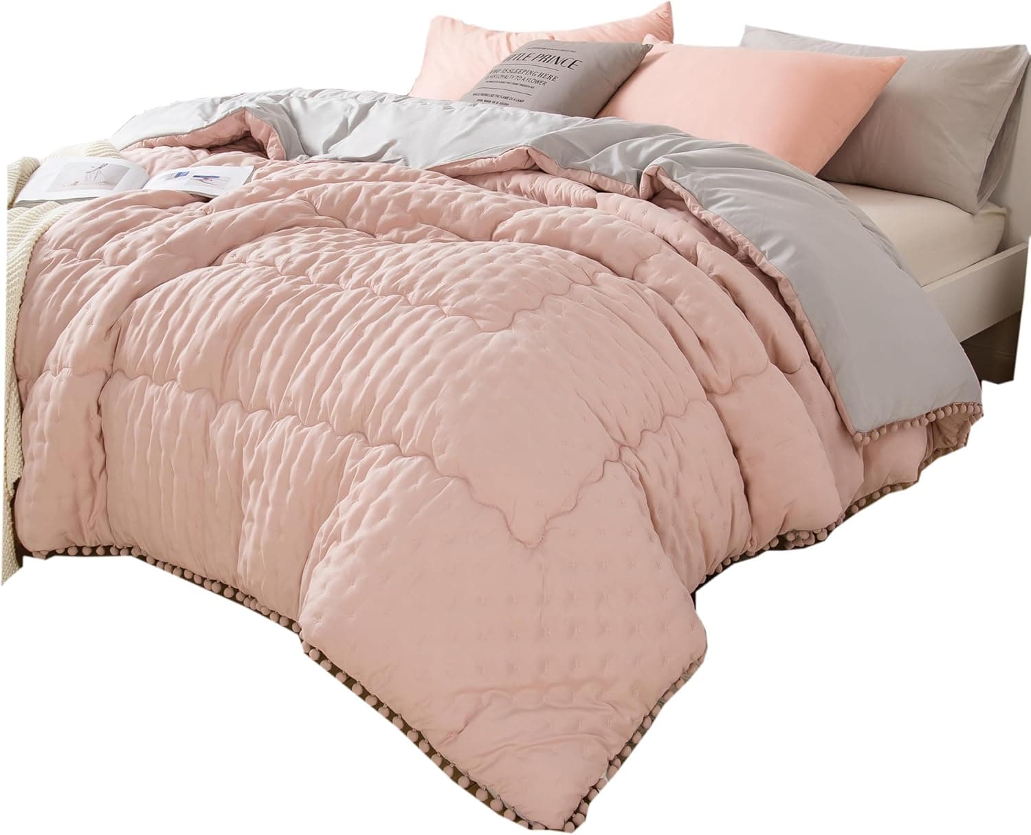 Couette Réversible Hiver 220x240 cm 450G/M² Couette 4 Saisons Hypoallergénique Couette Matelassée Dessus De Lit Boutis Couvre-Lit Couverture Édredon Couette Chaude Épais Imprimée Pompon Gris+Rose 7