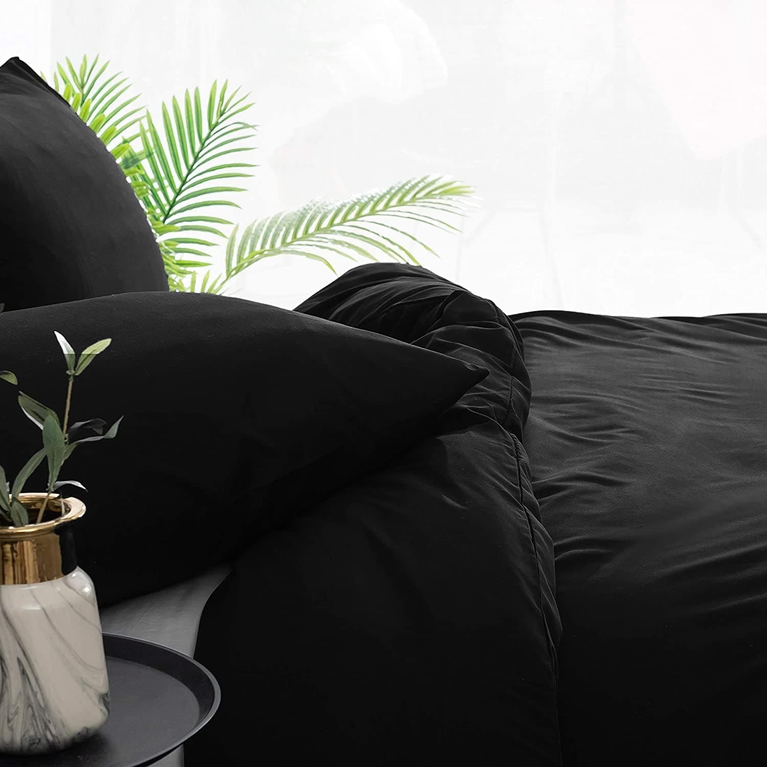 MOHAP Parure de Lit 4 Pièces Housse de Couette 240x260cm + Drap Housse 180x200cm avec 2 taies d'oreillers 65x65cm Noir pour 2 Personnes Parure 120 Fils/cm² en Microfibre 4