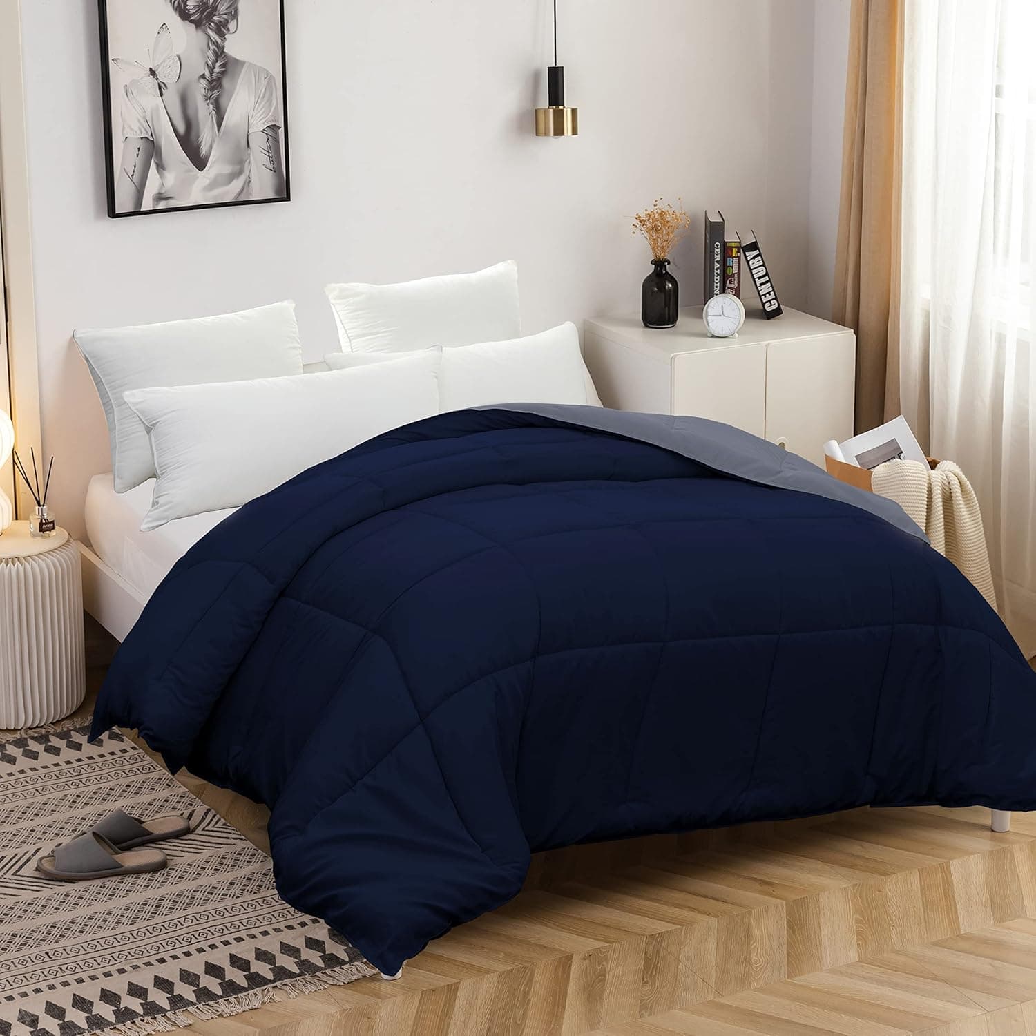 MOHAP Couette Bicolore Chaude l'hiver 450g/m² Épais 220x240cm Hypoallergénique Bicolore Bleu Foncé + Gris Foncé Couette de Lit Réversible 2 Personnes Edredon 2